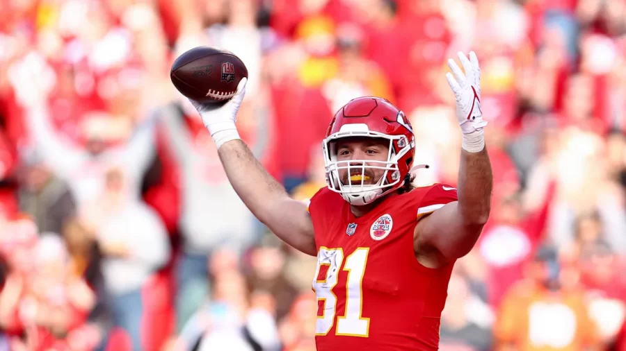 Blake+Bell+was+a+star+at+Bishop+Carroll+and+is+now+a+tight+end+with+the+KC+Chiefs.+Photo+courtesy+of+Chiefs.+